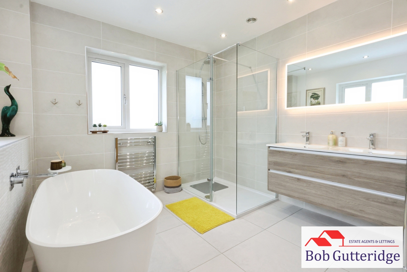 EN-SUITE FOUR PIECE BATHROOM
